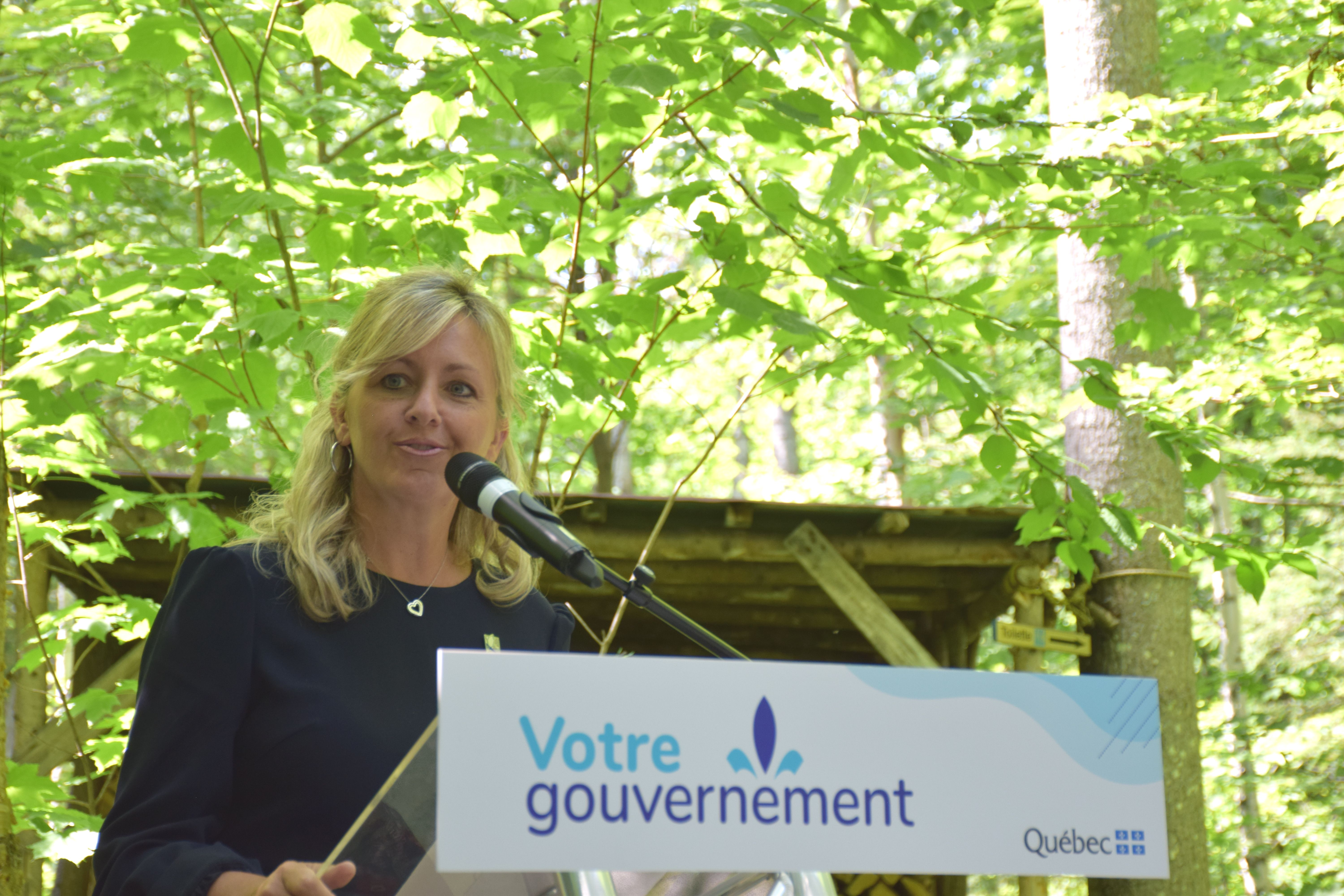 « Bien que la région du Saguenay-Lac-Saint-Jean soit la plus importante réserve de bois du Québec, il demeure important de pouvoir assurer à la fois une certaine prévisibilité dans l’approvisionnement de nos industries forestières et une qualité des bois récoltés. L’annonce d’aujourd’hui démontre la confiance du gouvernement à l’égard des producteurs de forêts privées et confirme notre engagement d’investir dans des activités qui ouvrent la voie à la croissance durable et à la prospérité des régions forestières, comme ici au Saguenay-Lac-Saint-Jean. », a mentionné Andrée Laforest, la ministre des Affaires municipales et de l’Habitation et ministre responsable de la région du Saguenay–Lac-Saint-Jean.