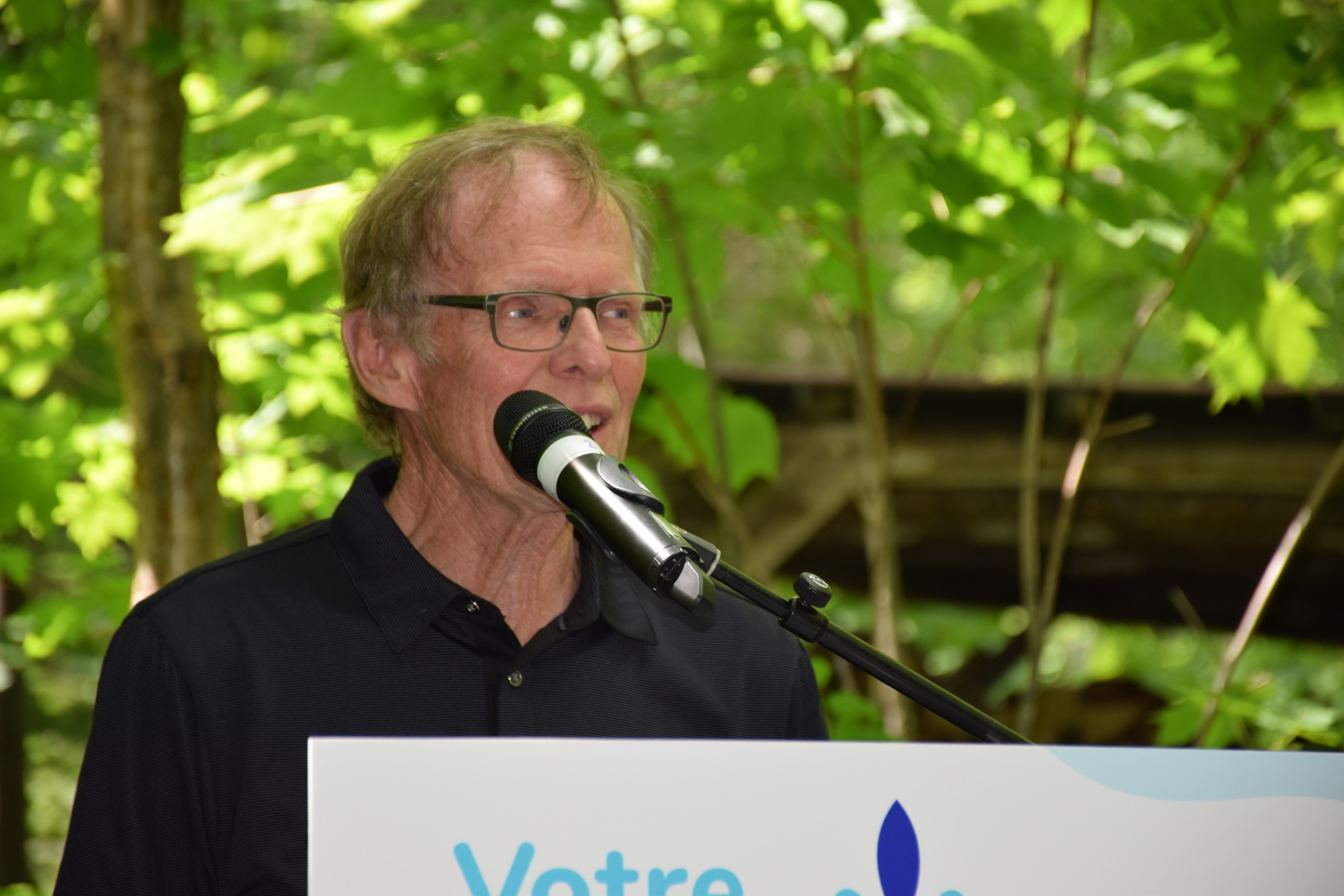 « Le gouvernement du Québec perçoit dorénavant la forêt privée comme une source essentielle d’approvisionnement pour l’industrie des produits forestiers, mais également comme un vecteur de services environnementaux pour la collectivité. Cette polyvalence de la forêt est un précieux atout pour le Québec », a déclaré le président de la FPFQ, Pierre-Maurice Gagnon.